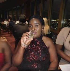 Meet your Posher, Bee